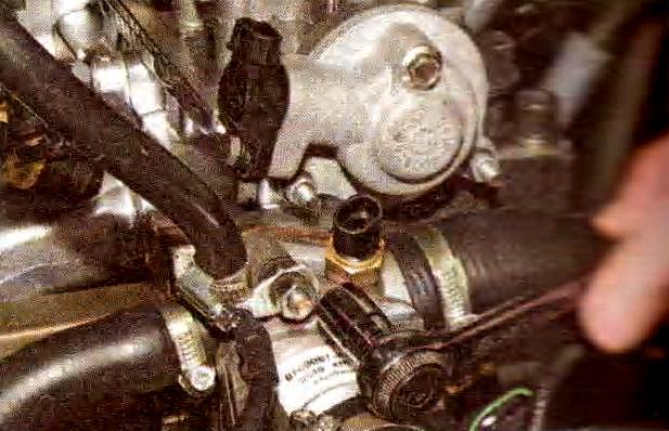 How to remove and disassemble the cylinder head of the VAZ-21114 engine 21114