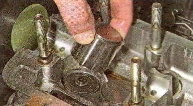 Как заменить маслоотражательные колпачки ГБЦ двигателя ВАЗ-21114