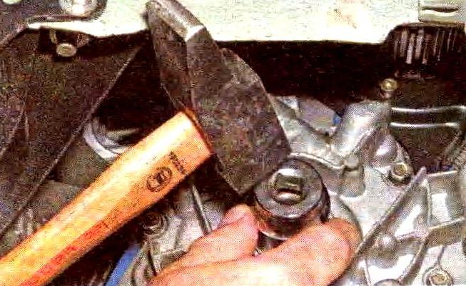 Replacing crankshaft seals on VAZ-21114 engine