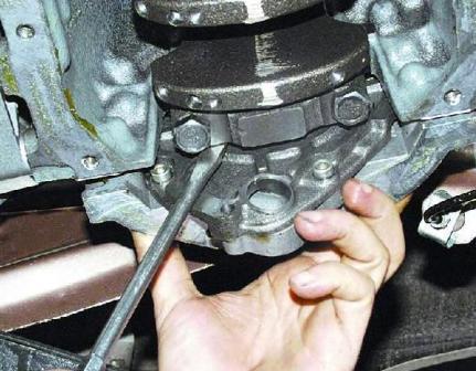 Removing and installing the oil pump of the VAZ-21126 engine