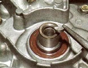 Aus- und Einbau der Ölpumpe des VAZ -21126 engine