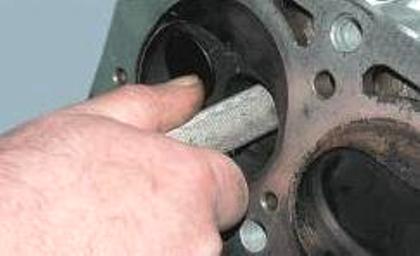 Defecting parts of the VAZ-2123 cylinder head