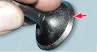 Притирайте клапан до появления на его фаске матово-серого непрерывного однотонного пояска 
