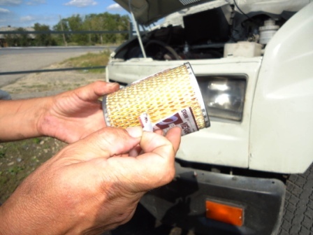 Replacing the diesel fine fuel filter d-245