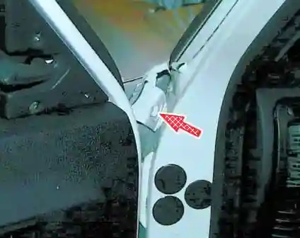 Снятие переднего крыла автомобиля ГАЗ-3110