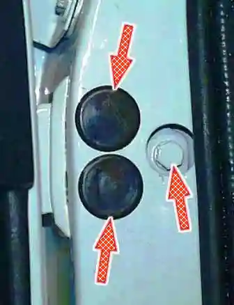 Снятие, установка передней двери и замена обивки ГАЗ-3110