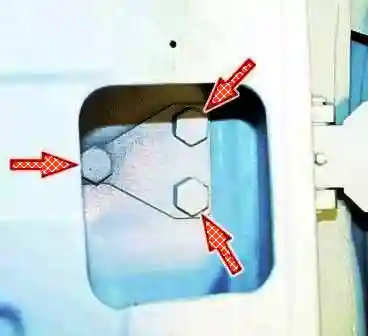 Снятие, установка передней двери и замена обивки ГАЗ-3110