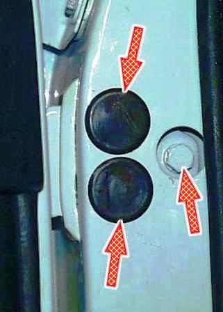 Снятие, установка передней двери и замена обивки ГАЗ-3110