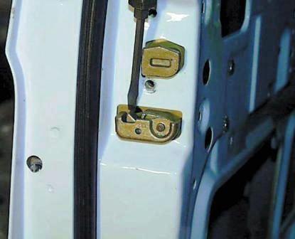Снятие замка двери ГАЗ-3110