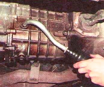 Как заменить масло в коробке передач ГАЗ-3110