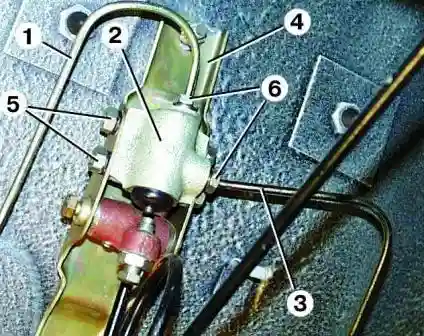 снятие регулятора давления тормозов ГАЗ-3110