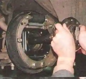 Как снять полуось на ГАЗ-3110