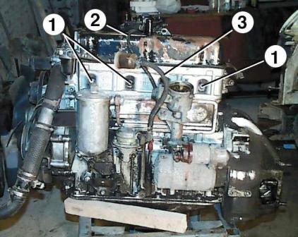 Zylinderkopf des ZMZ-402-Motors aus- und einbauen