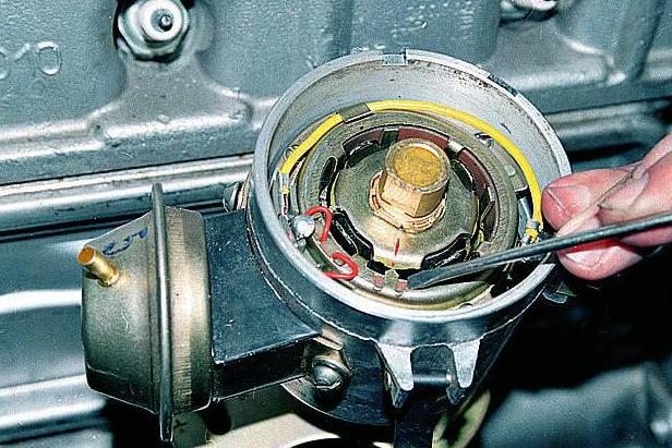 Adjusting the ignition timing of the ZMZ-402 engine