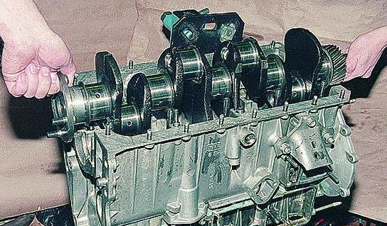 Зняття та розбирання двигуна ЗМЗ-402