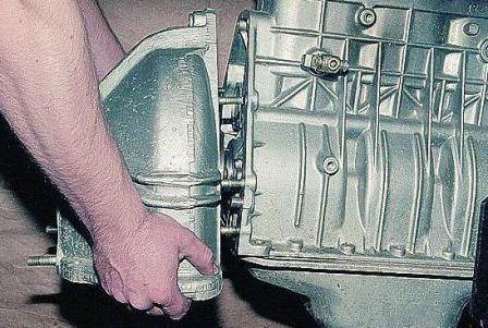 Desmontaje y desmontaje del motor ZMZ-402