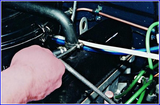 Adjusting the valve clearances of the ZMZ-402 engine