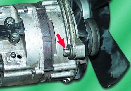 Replacing the ZMZ-402 alternator drive belt