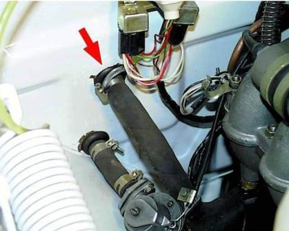 Disconnect the fluid supply and drain hoses from the heater from the heater radiator fittings