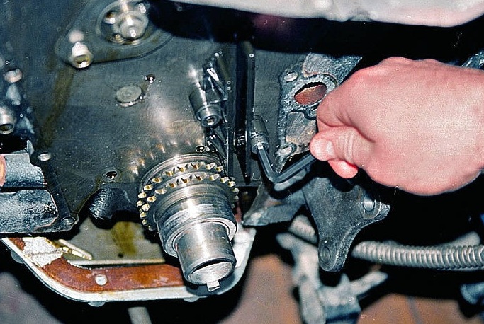 Sustitución de cadenas y engranajes del mecanismo de distribución de gas ZMZ-405, 406