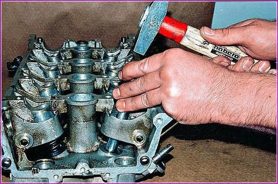 Cómo reparar el cilindro cabeza del motor ZMZ-406 405, ZMZ-406