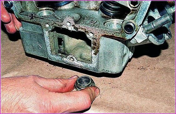 Wie man den Zylinder repariert Kopf des ZMZ-406-Motors 405, ZMZ-406