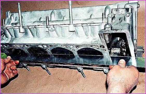 Cómo reparar el cilindro cabeza del motor ZMZ-405 405, ZMZ-406