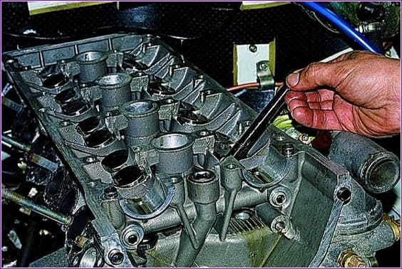 Replacing the cylinder head gasket for the ZMZ-405 engine, ZMZ-406
