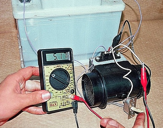 Revisando y reemplazando el sensor de flujo de aire ZMZ 406