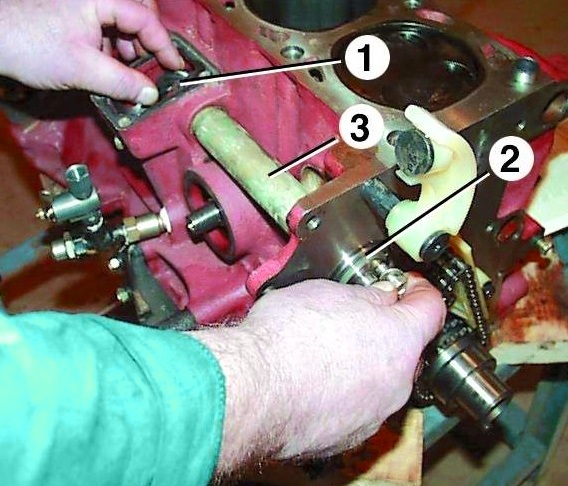 Зняття та встановлення проміжного валу двигуна ЗМЗ-406