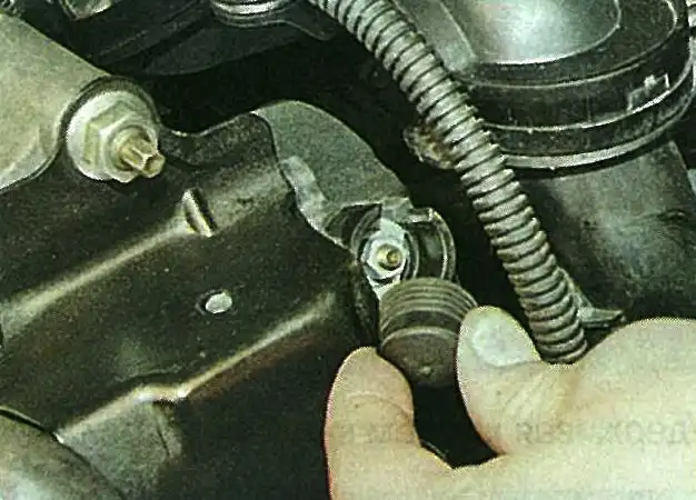 Снятие и установка генератора Ford Focus