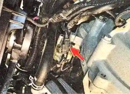 Замена датчика детонации Форд Фокус 2