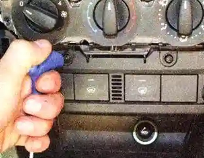 Замена выключателей панели приборов Форд Фокус 2