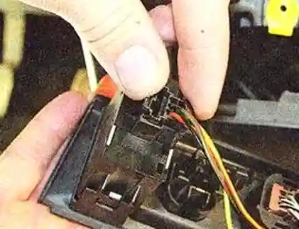 Замена выключателей панели приборов Форд Фокус 2