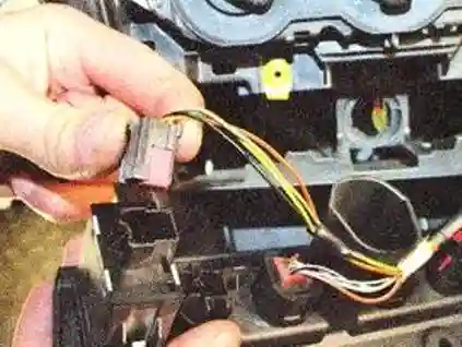 Замена выключателей панели приборов Форд Фокус 2