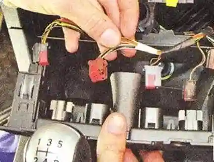 Замена выключателей панели приборов Форд Фокус 2