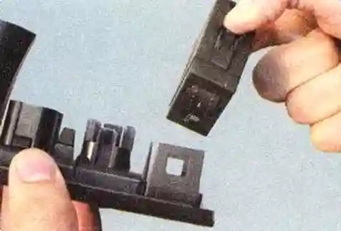 Замена выключателей панели приборов Форд Фокус 2