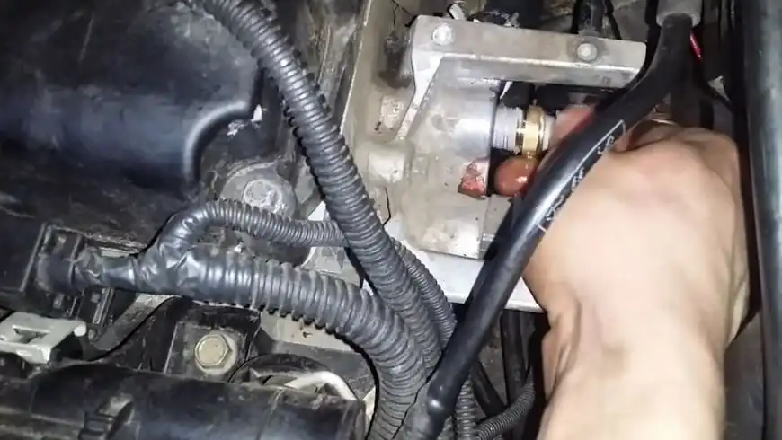 Проверка и замена датчика температуры охлаждающей жидкости Ford Focus