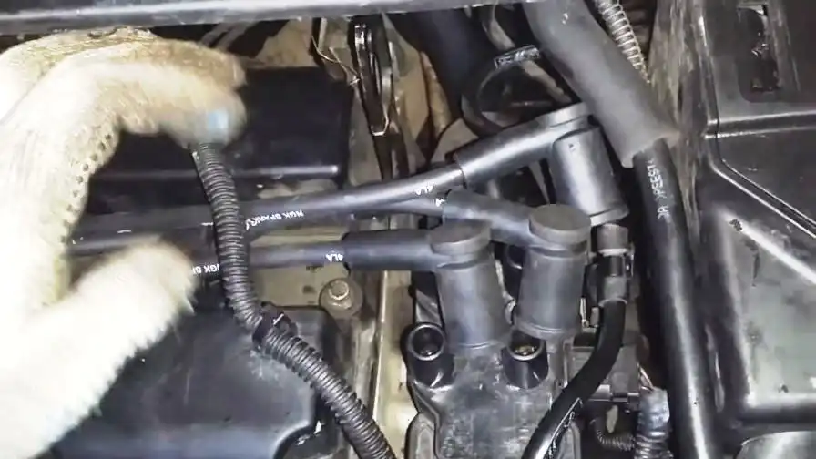 Проверка и замена датчика температуры охлаждающей жидкости Ford Focus