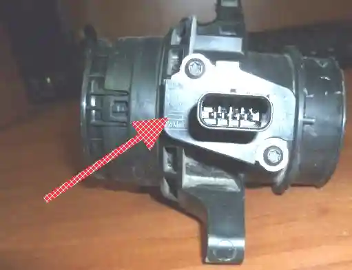 Комбинированный датчик массового расхода и температуры поступающего воздуха Ford Focus