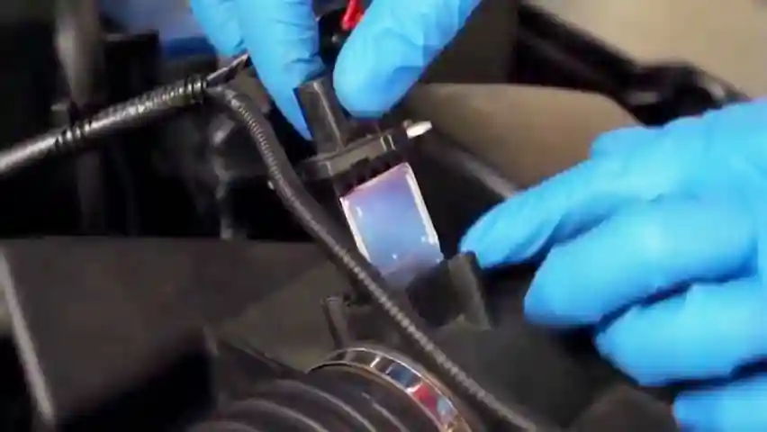 Комбинированный датчик массового расхода и температуры поступающего воздуха Ford Focus