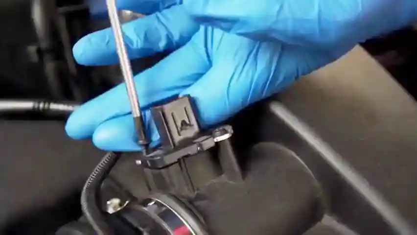 Комбинированный датчик массового расхода и температуры поступающего воздуха Ford Focus