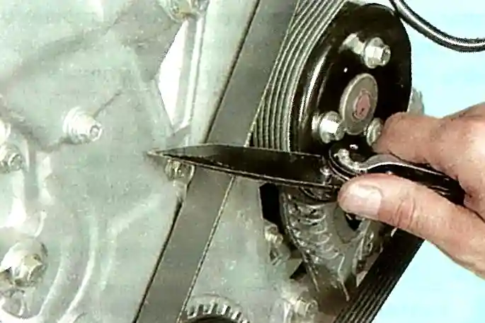 Замена водяного насоса Ford Focus