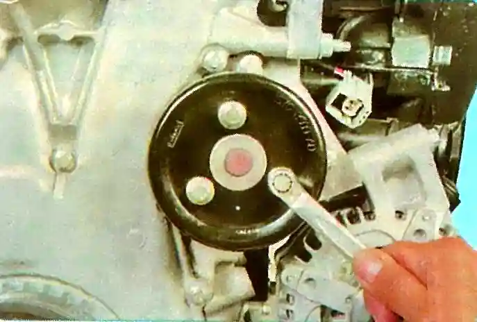 Замена водяного насоса Ford Focus