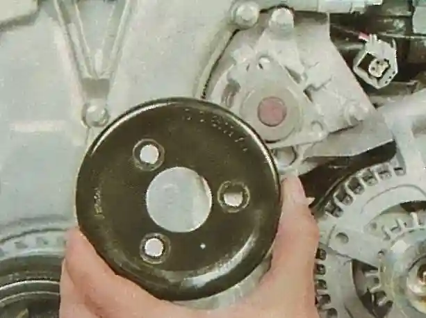 Замена водяного насоса Ford Focus