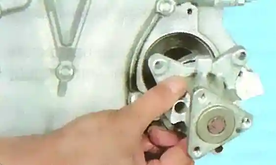 Замена водяного насоса Ford Focus