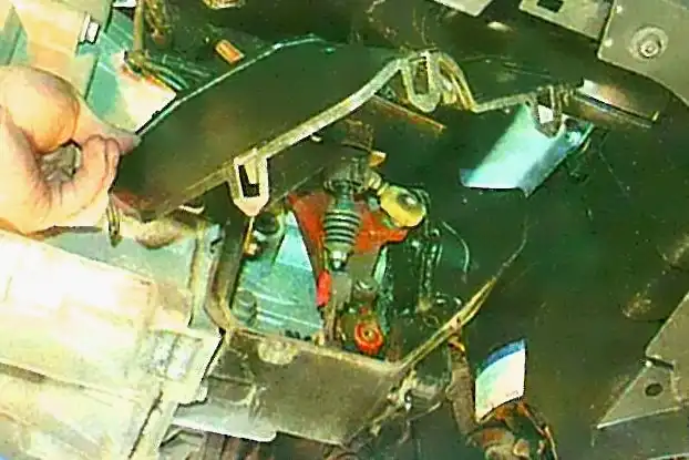 Проверка и доливка масла в коробку передач Ford Focus