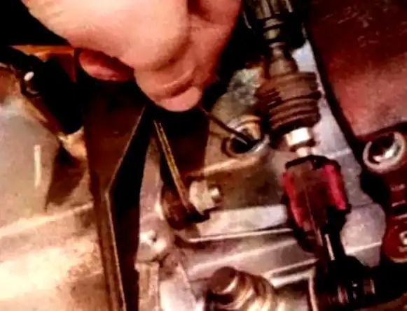 Проверка и доливка масла в коробку передач Ford Focus