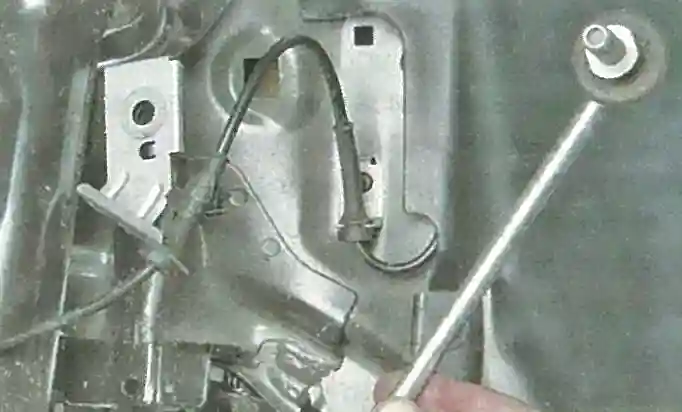 Снятие и установка амортизационной стойки Ford Focus