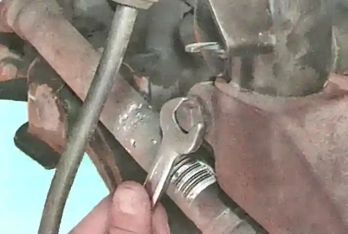 Снятие и установка амортизационной стойки Ford Focus